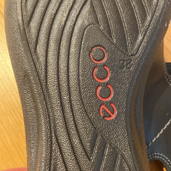 Ecco black, women’s Velcro sandals, barely worn. Size 38 See photos - Picture 6 of 6